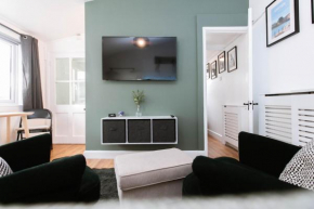 Smart Modern Studio With Free Parking, Wifi, Close To Town, Hospital, Uni, Quiet Area, Contact For Best Prices